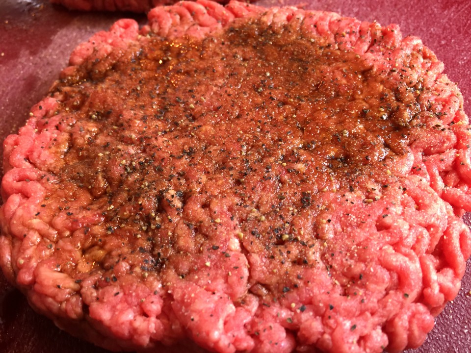 Gorgonzola burger with Kale tomato corn salad