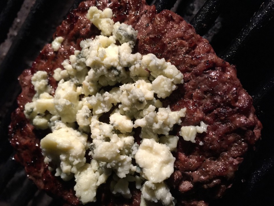 Gorgonzola burger with Kale tomato corn salad